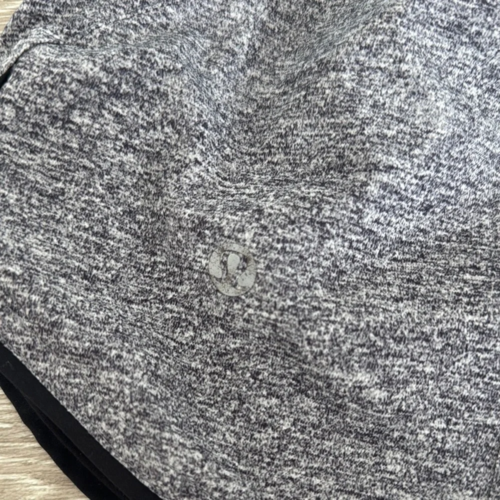 Lululemon Choose A Side Reversible Mid Rise Shorts Size 6